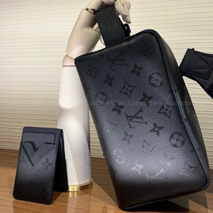 黒モノグラムが格好良い LVロッカードップキット クラッチバッグ