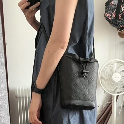 ◆コンパクト【 Louis Vuitton 】ノエ・スリング