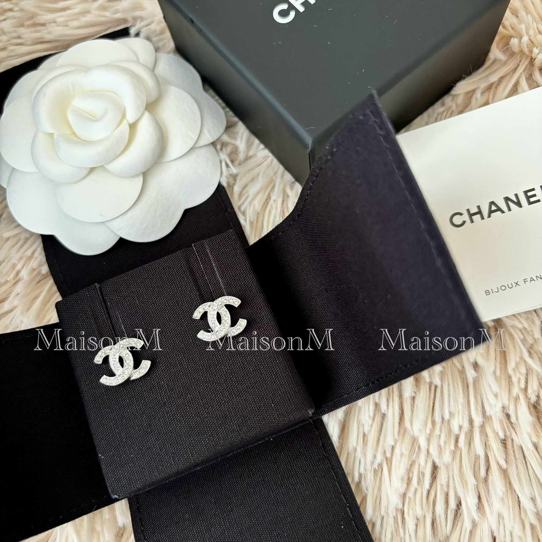 在庫有【CHANEL】ストラス　CCマーク　ピアス