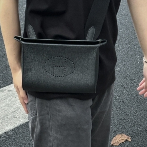 カジュアルな服装も上品に♪HERMES ヴィドポッシュ ブラック