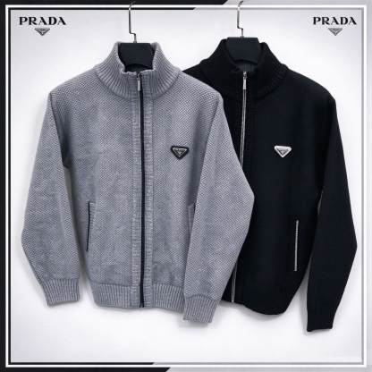 [PRADA]秋冬新作 メンズ ハイネック ジップニットカーディガン 三角ロゴワッペン付き ニットジャケット 厚手 保温 カジュアル 2 色展開 グレー / ブラック