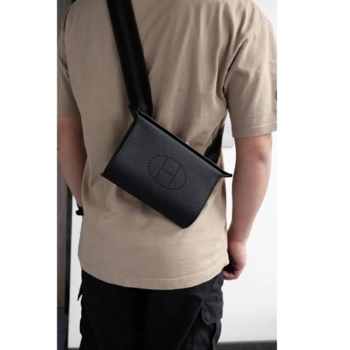 カジュアルな服装も上品に♪HERMES ヴィドポッシュ ブラック