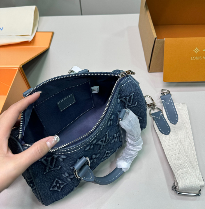 [SALE]ヴィトン Vuitton レア キーポルバンドリエール 25