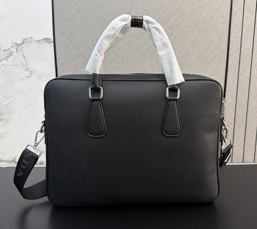 【Prada】サフィアノレザー　ブリーフケース　2wayショルダー