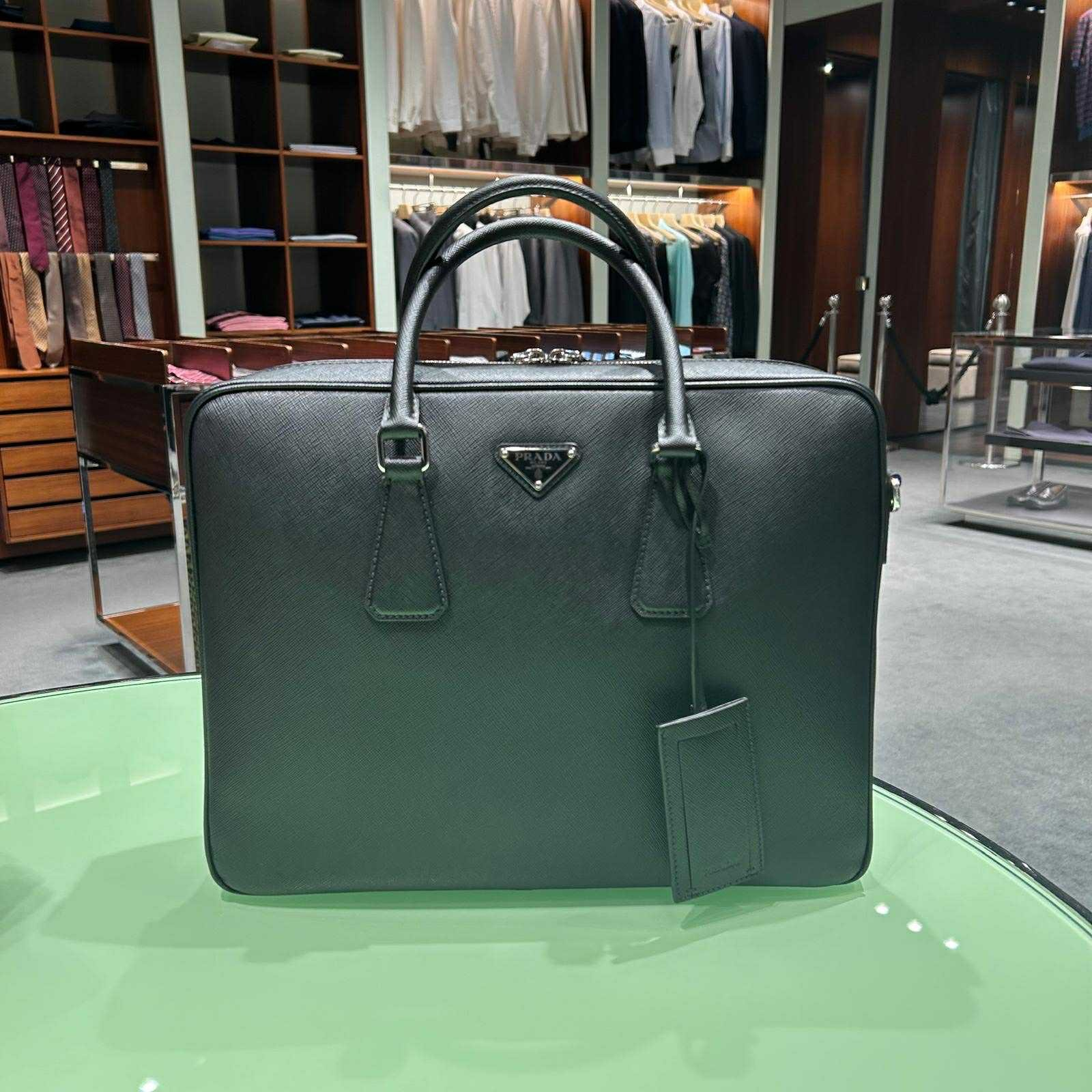 【Prada】サフィアノレザー　ブリーフケース　2wayショルダー