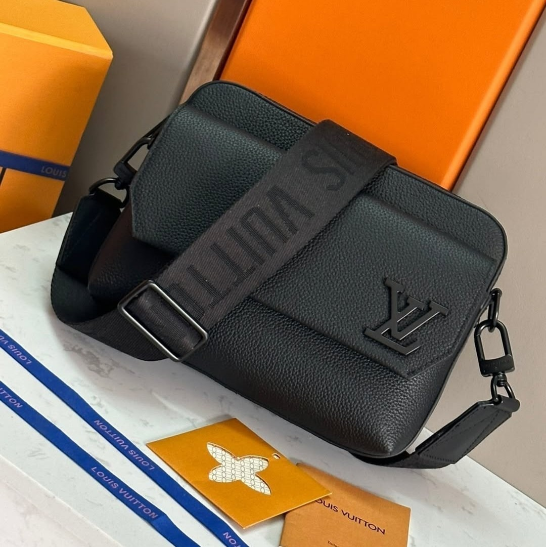 【クールで男らしい】LOUIS VUITTON★ショルダーバック