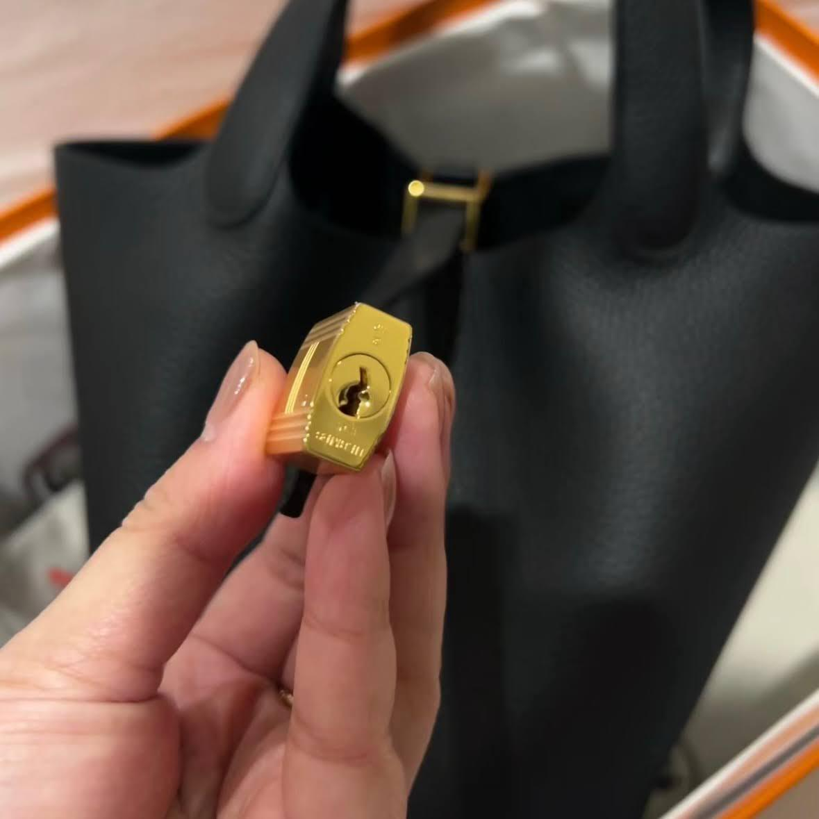 【超希少♡】HERMES ピコタンロック 18 PM ノワール