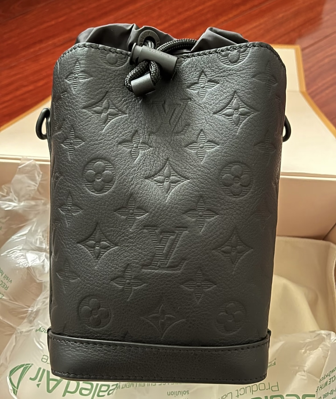 ◆コンパクト【 Louis Vuitton 】ノエ・スリング