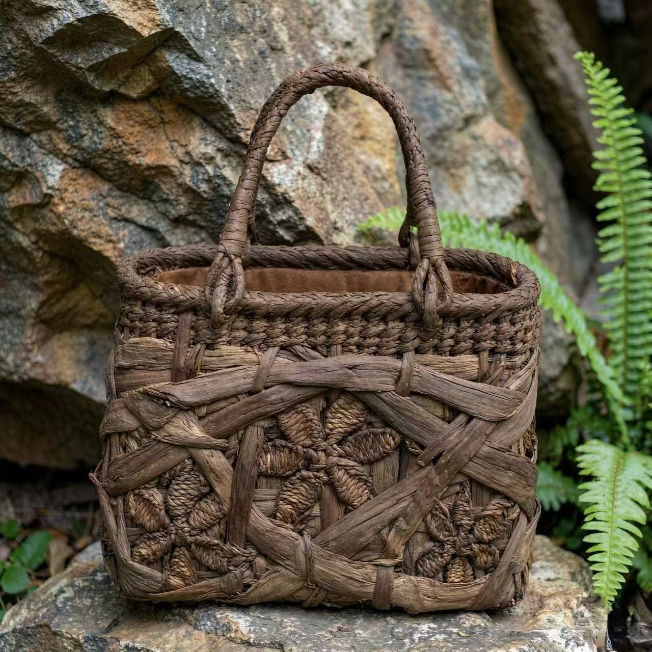 English：Raw Rattan Life Tree Handwoven Handbag