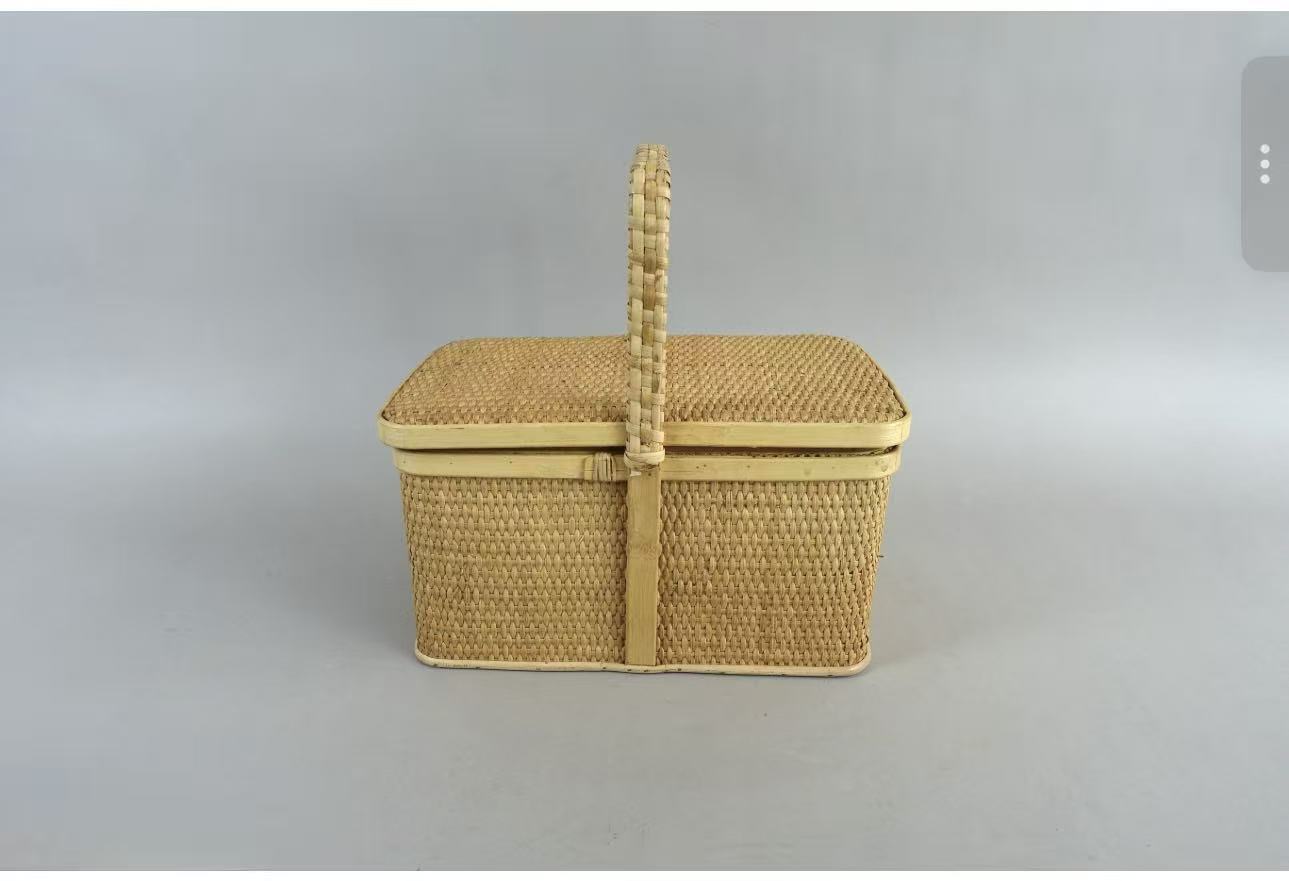 Hand‑Woven Rattan Picnic Basket With Lid & Handle