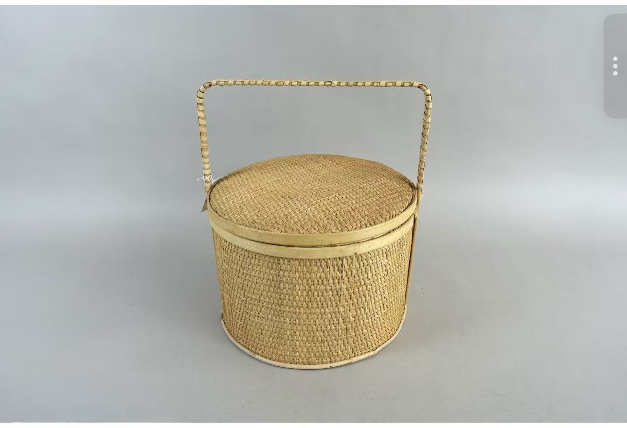 Round Hand‑Woven Rattan Basket With Lid & Handle