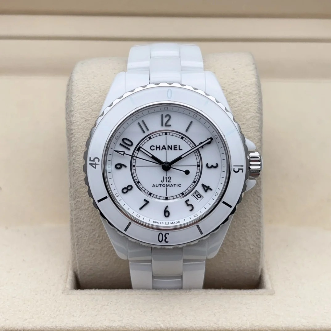 【CHANEL】人気モデル✨J12 キャリバー 12.1 38mm｜セラミック×ステンレス 上品で洗練された印象