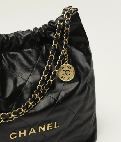 【CHANEL】VERY雑誌掲載✨通勤からデートまで💕これ一つで完結シャネル 22 ハンドバッグ👜