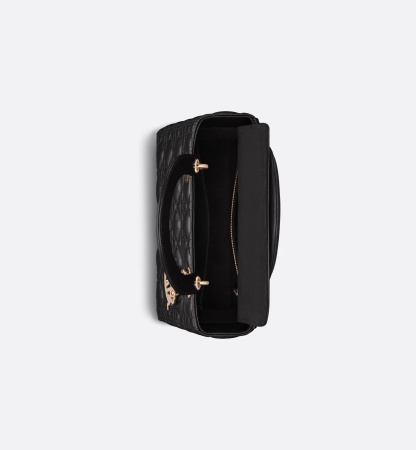 【DIOR】大注目✨世界的セレプも夢中になるLADY DIOR ミディアムバッグが登場💖