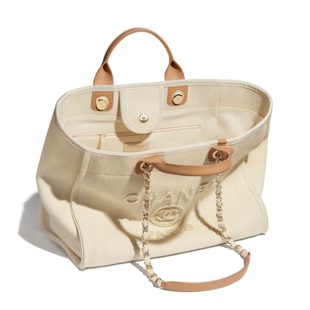 【Chanel】（シャネル）パールがとても上品♪大荷物さんの強い味方男女兼用