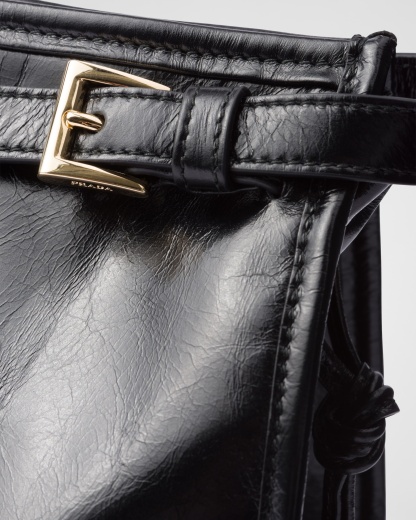 「PRADA ボニー ラージ レザー ハンドバッグ – 超人气！洗練されたデザインで魅力的な印象」