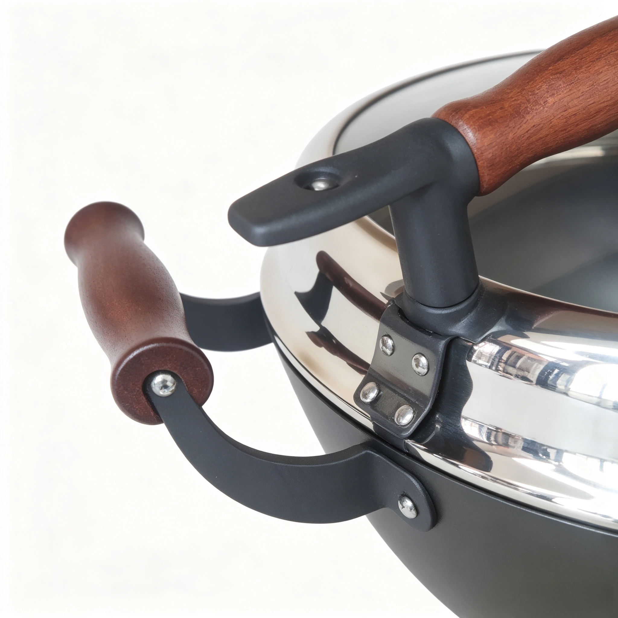 Titanium Cast Iron Stew Pot with Contoured Lid – Gift Box