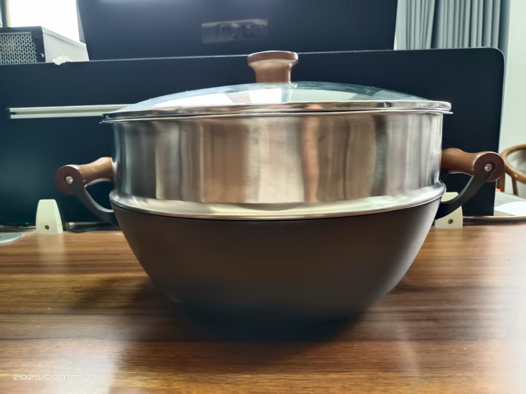 All-Cast Iron Stew Pot with Amber Glass Lid and Steamer Insert (Gift Box)