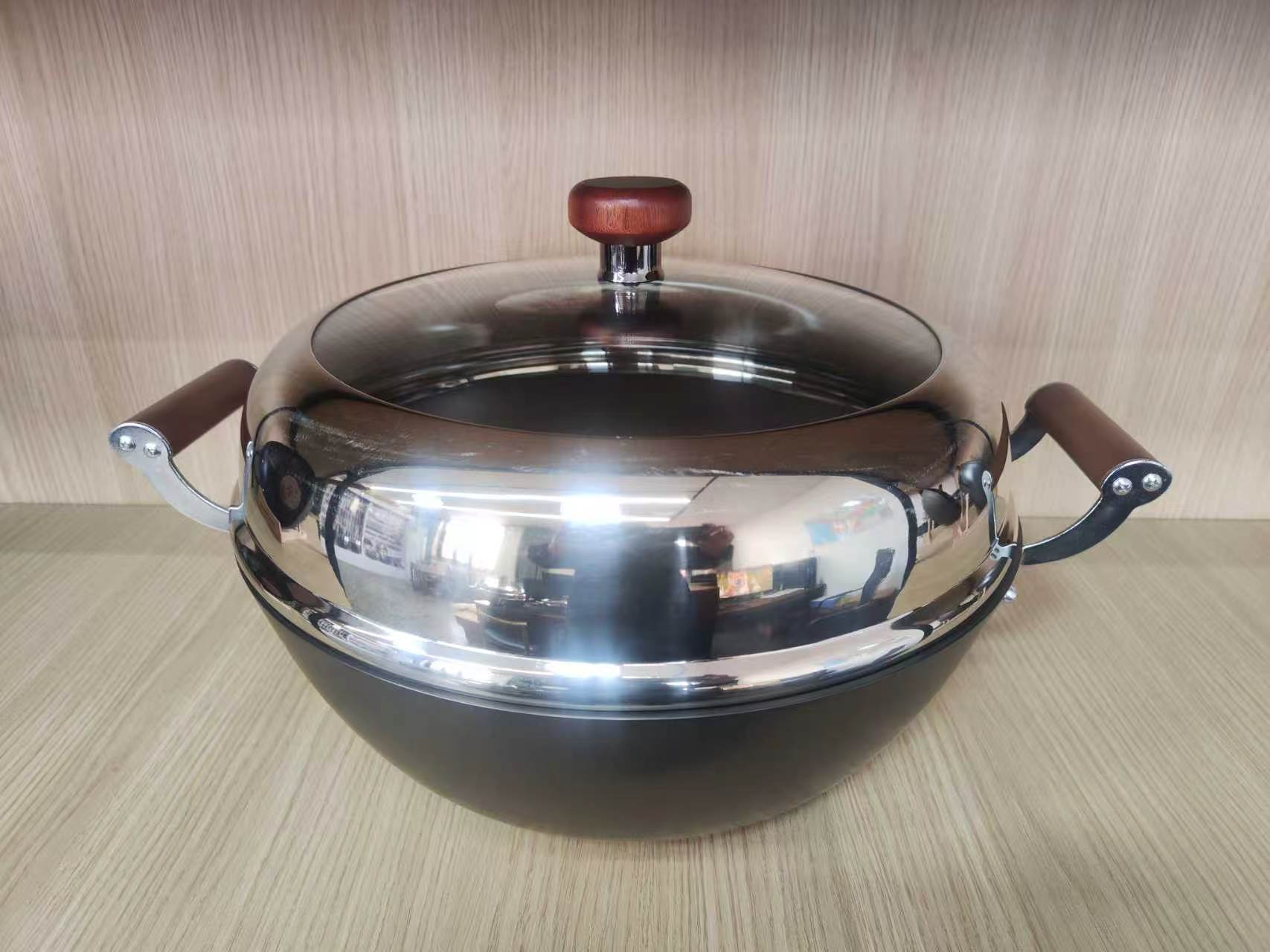 All-Cast Iron Dutch Oven Gift Set + Apple-Style High Lid