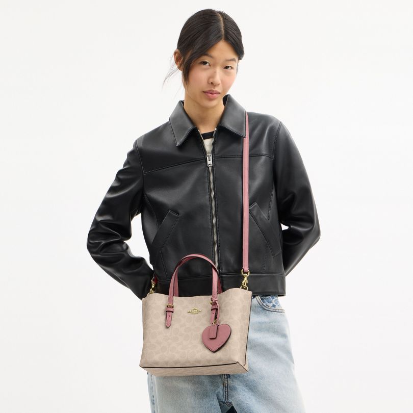 クラシックロゴハートチャーム付きMOLLIE 25トートバッグ