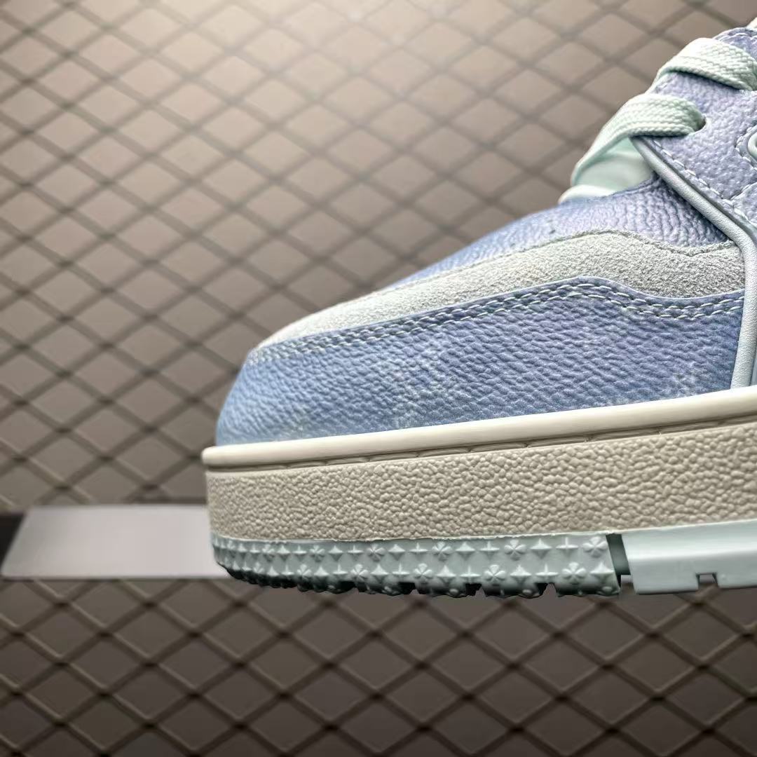 Men Retro Gradient Casual Sneakers, Grain Leather Upper, Thick Cushioned Sole, Light Blue Street Fashion Shoes