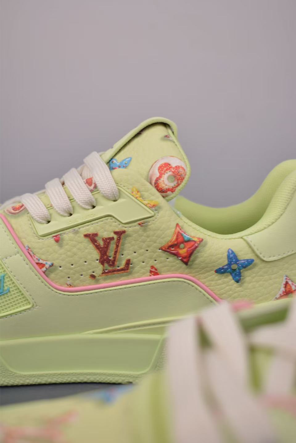 Men Retro Colorful Embroidery Casual Sneakers, Grain Leather Upper, Thick Cushioned Sole, Light Green Street Shoes