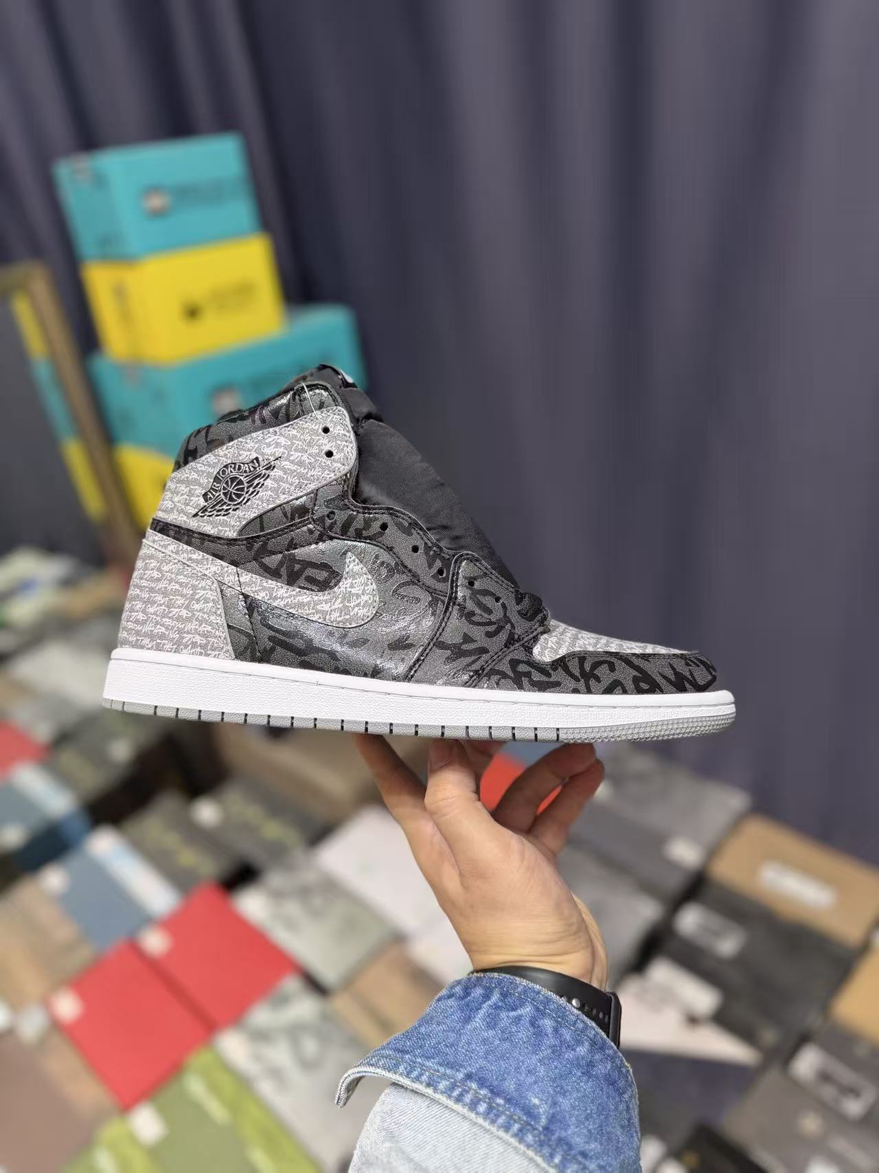 Men High‑Top Graffiti Print Sneakers, Black‑Grey Patterned Leather Upper, White Midsole Street Fashion Basketball Shoes