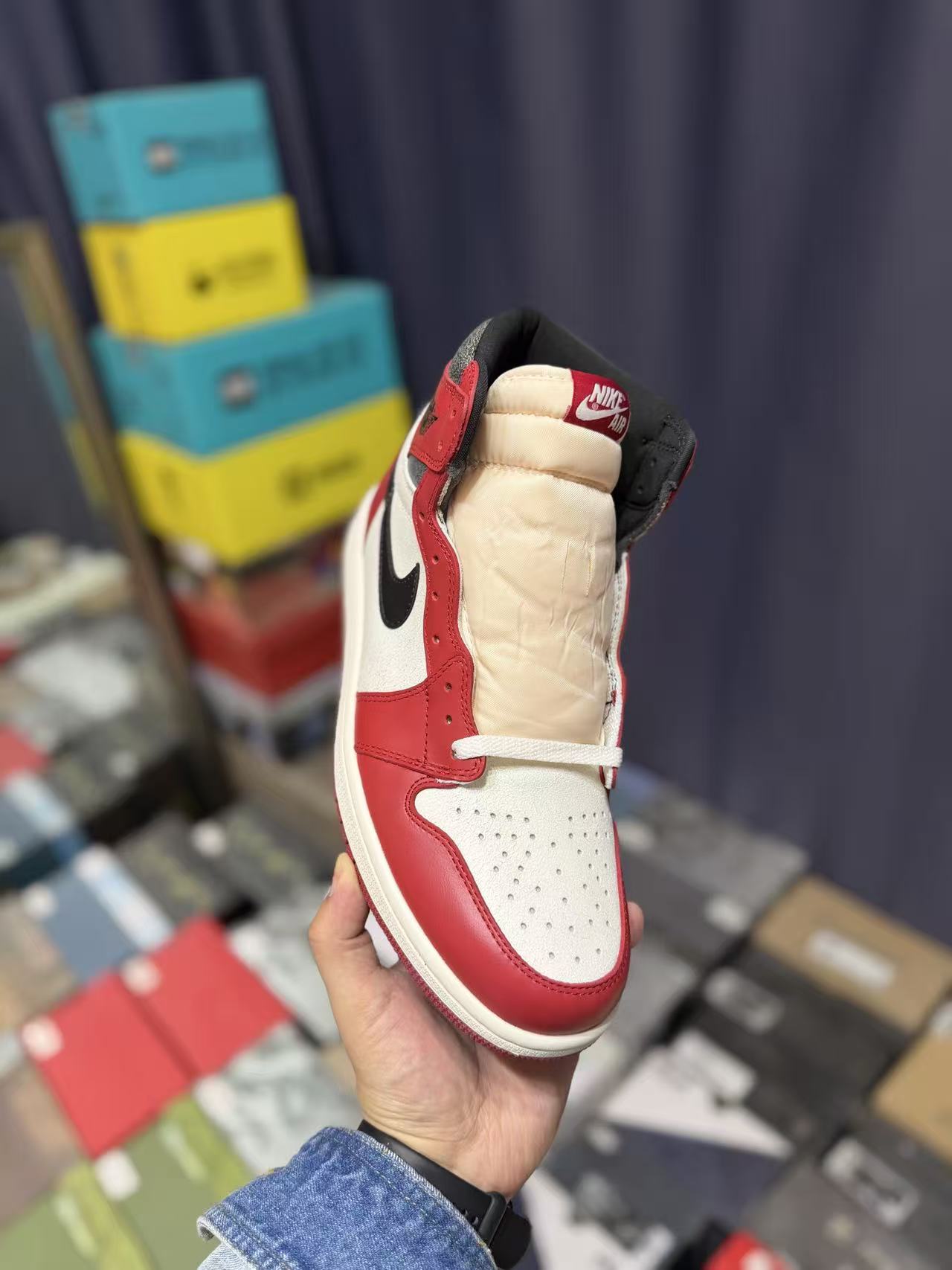 Men Vintage High‑Top Basketball Sneakers, Red‑White Leather Upper, Black Side Embellishment, Retro Off‑White Midsole Street Shoes