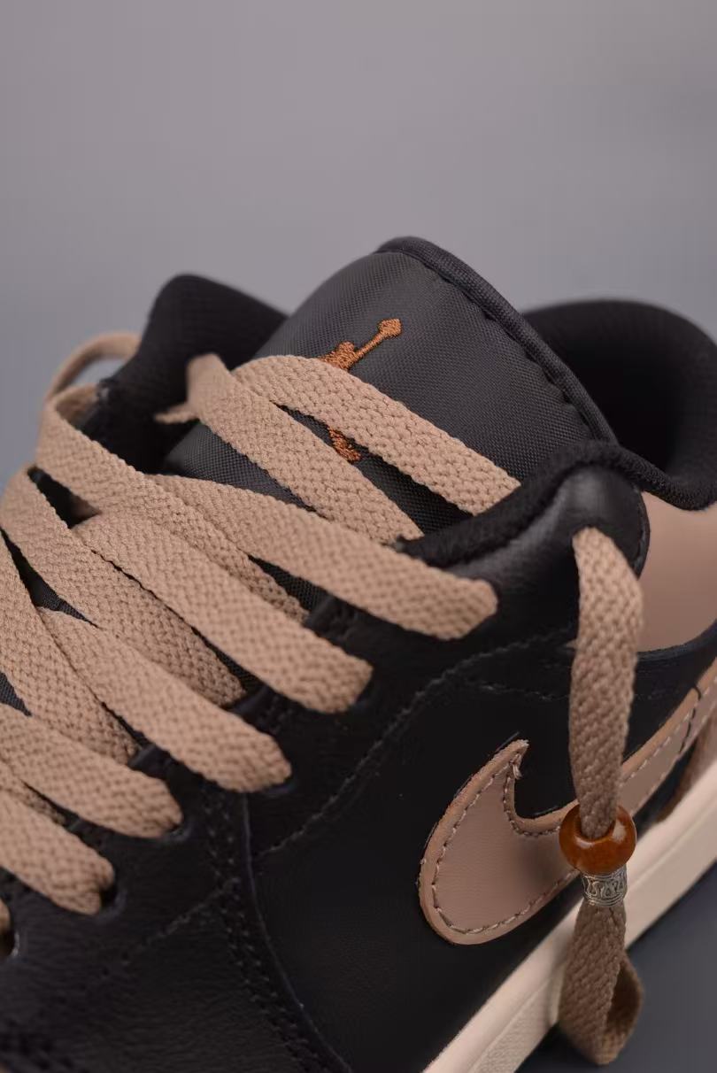 Men Low‑Top Retro Casual Sneakers, Black‑Khaki Leather Upper, Thick Khaki Laces, Vintage Cream Midsole Street Shoes