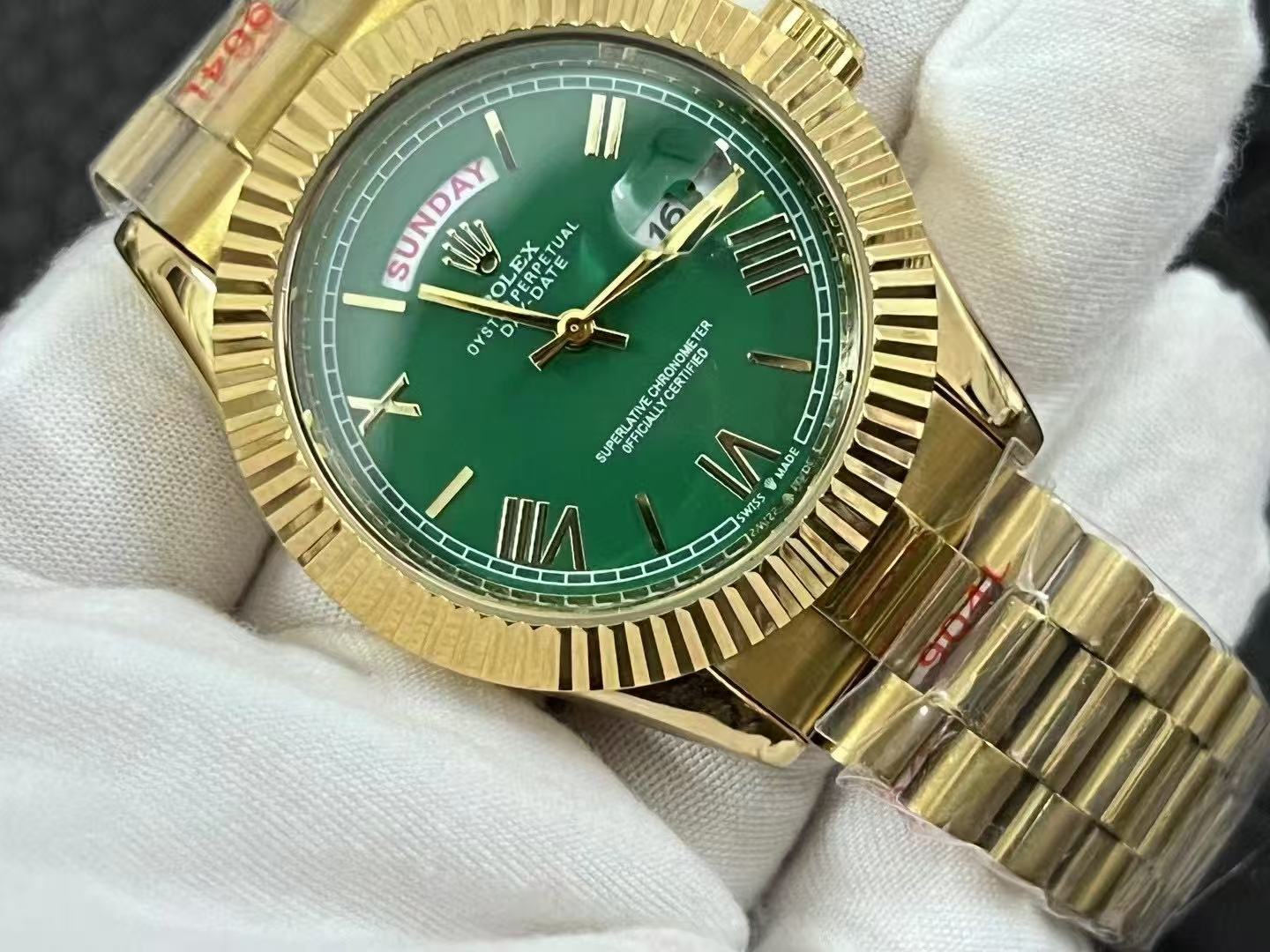 Men Luxury Gold Tone Wrist Watch, Green Dial, Day & Date Display, Fluted Bezel, Metal Bracelet