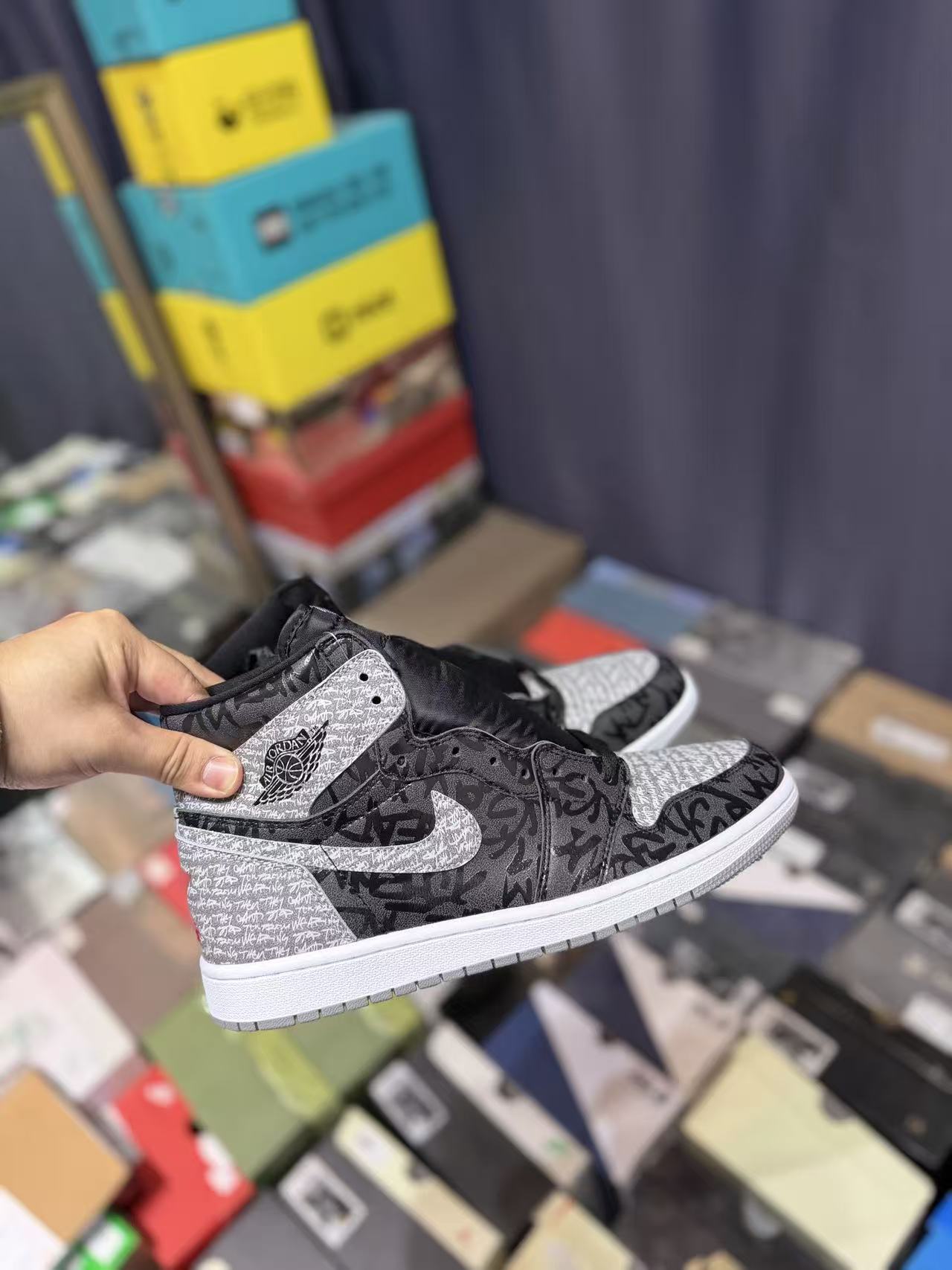 Men High‑Top Graffiti Print Sneakers, Black‑Grey Patterned Leather Upper, White Midsole Street Fashion Basketball Shoes