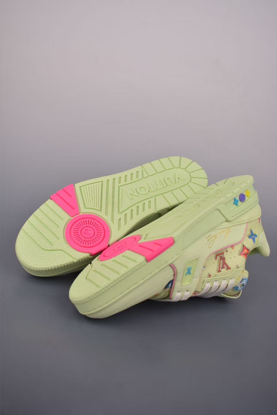 Men Retro Colorful Embroidery Casual Sneakers, Grain Leather Upper, Thick Cushioned Sole, Light Green Street Shoes