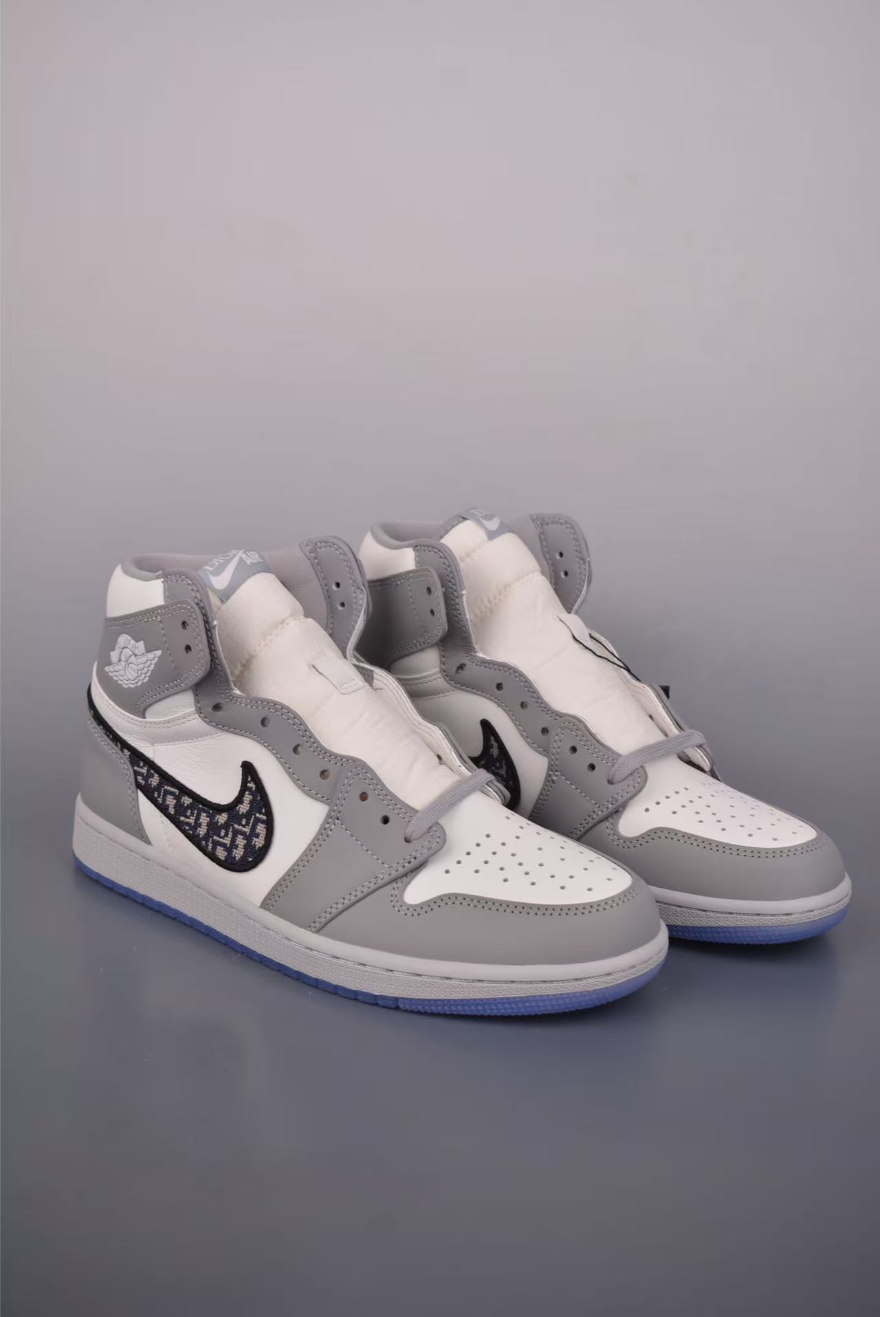 Men High‑Top Street Basketball Sneakers, Grey‑White Leather Upper, Pattern Fabric Swoosh Detail, Transparent Blue Outsole Casual Shoes