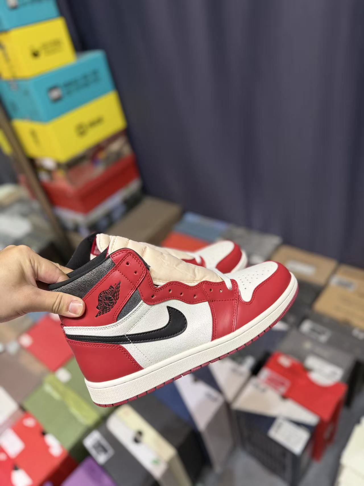 Men Vintage High‑Top Basketball Sneakers, Red‑White Leather Upper, Black Side Embellishment, Retro Off‑White Midsole Street Shoes