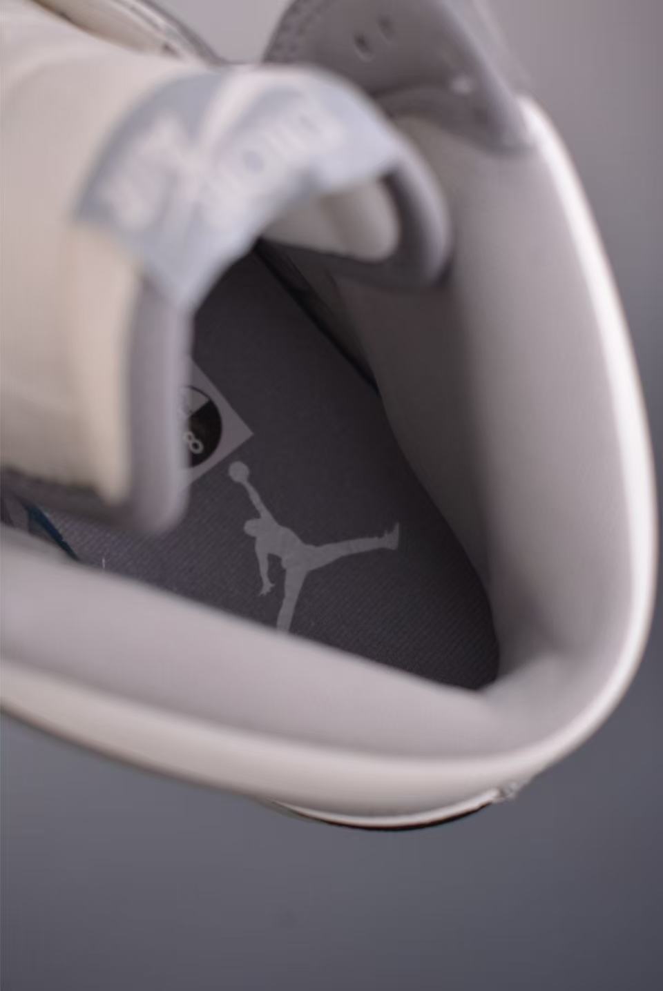 Men High‑Top Street Basketball Sneakers, Grey‑White Leather Upper, Pattern Fabric Swoosh Detail, Transparent Blue Outsole Casual Shoes