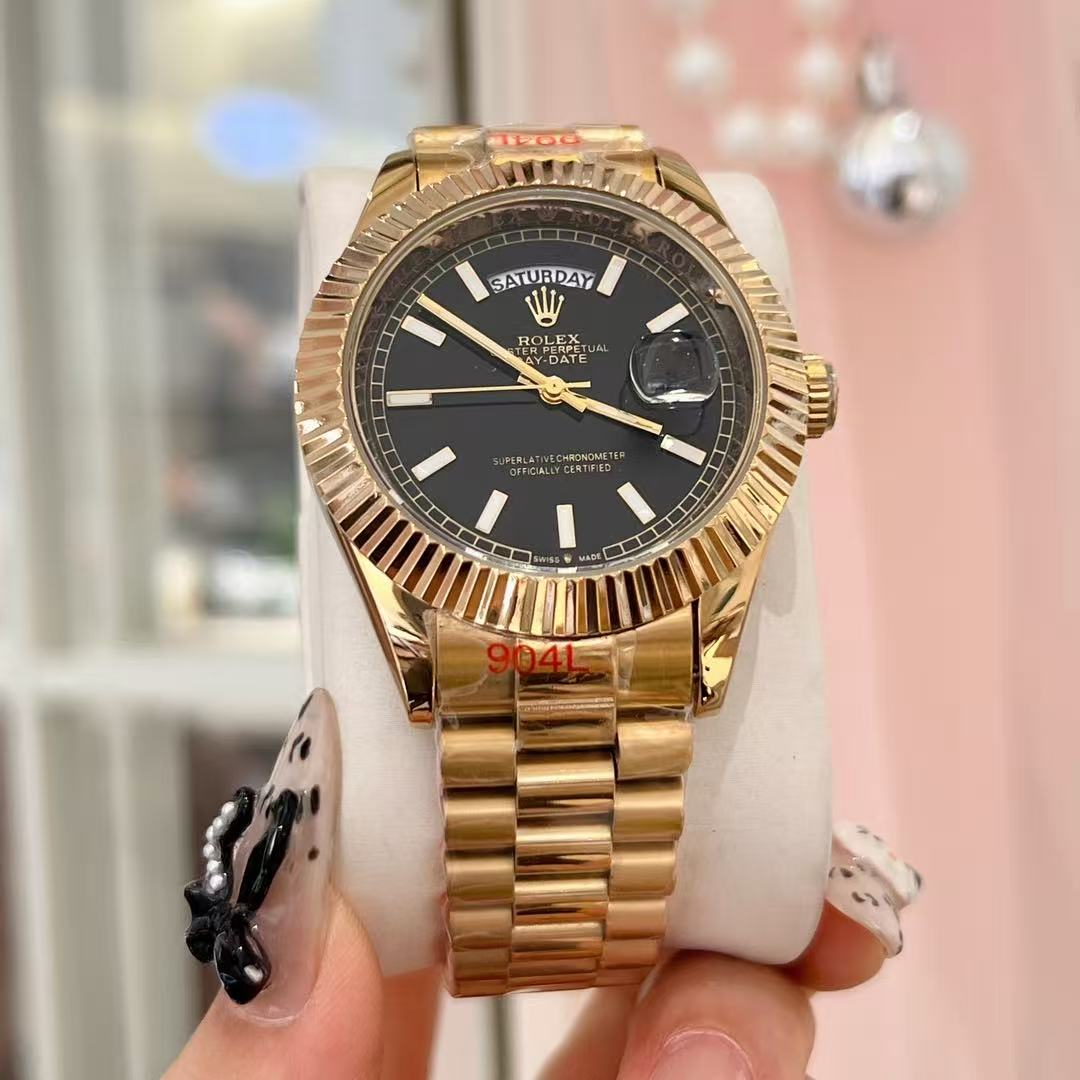 Men Luxury Gold‑Tone Wrist Watch, Deep Blue Dial, Day & Date Display, Fluted Bezel, Metal Bracelet