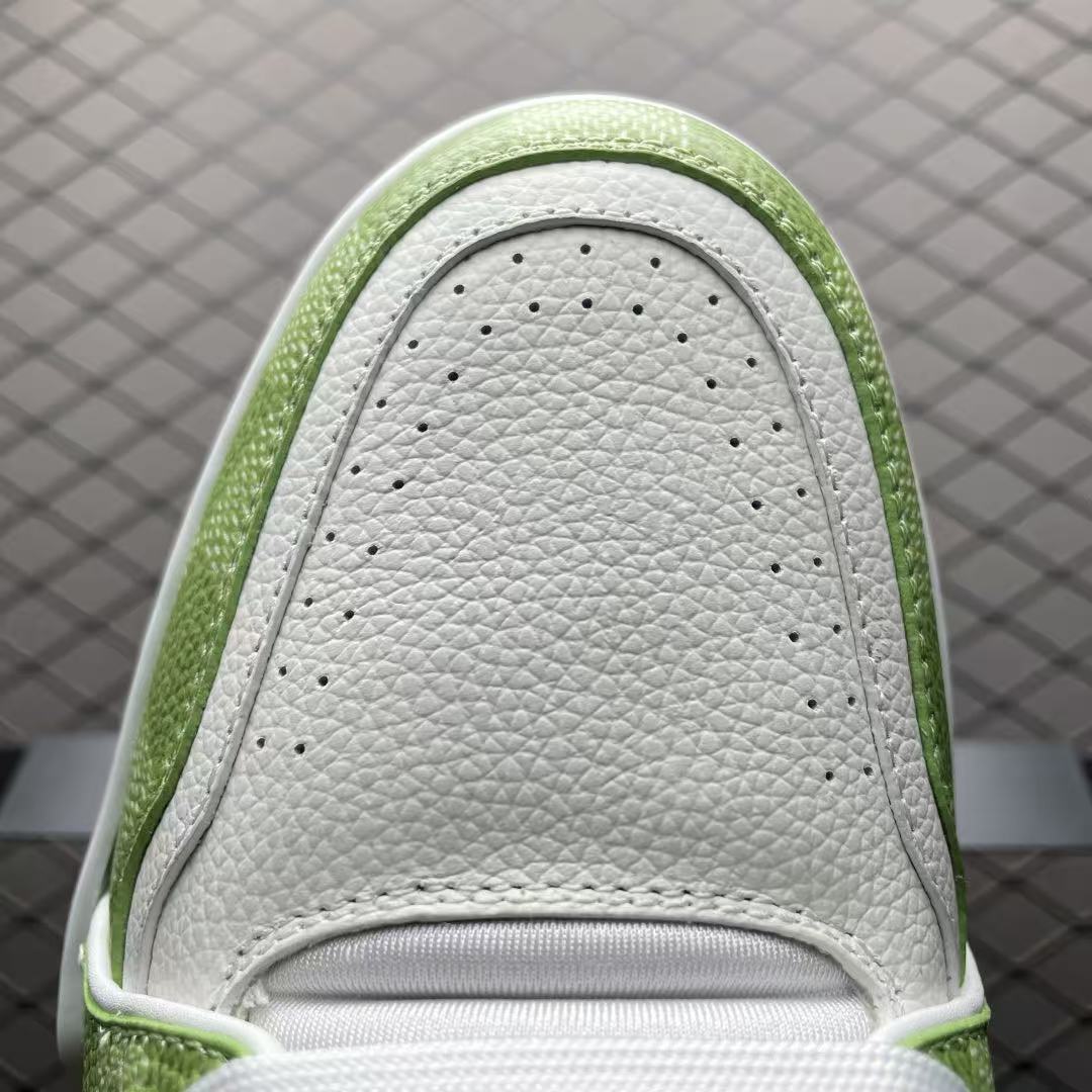 Men Retro Two‑Tone Casual Sneakers, Grain Leather Upper, White‑Green Colorway, Thick Cushioned Sole Street Shoes