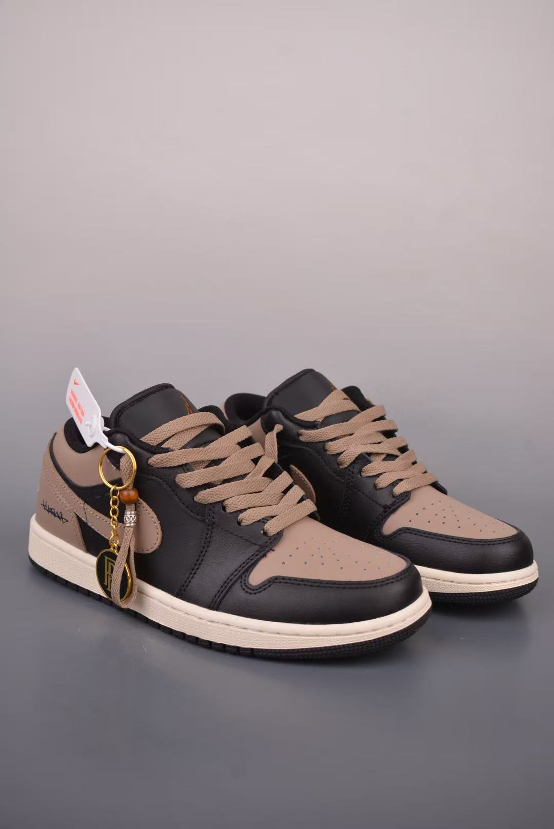 Men Low‑Top Retro Casual Sneakers, Black‑Khaki Leather Upper, Thick Khaki Laces, Vintage Cream Midsole Street Shoes