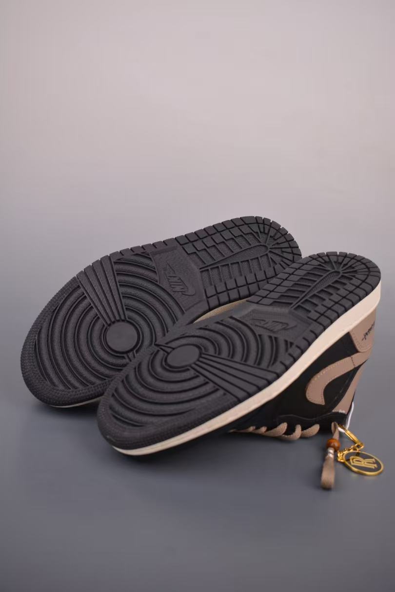 Men Low‑Top Retro Casual Sneakers, Black‑Khaki Leather Upper, Thick Khaki Laces, Vintage Cream Midsole Street Shoes