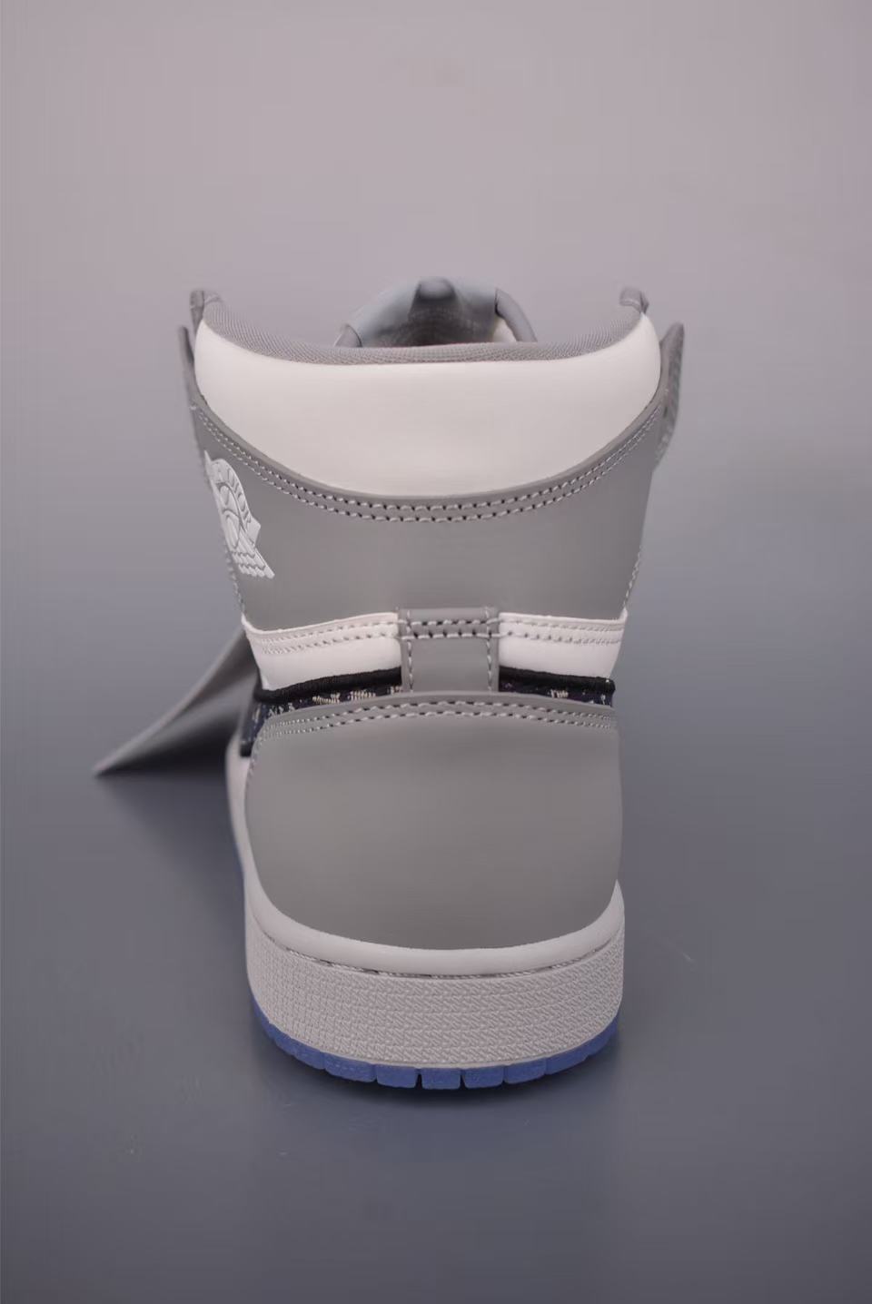 Men High‑Top Street Basketball Sneakers, Grey‑White Leather Upper, Pattern Fabric Swoosh Detail, Transparent Blue Outsole Casual Shoes