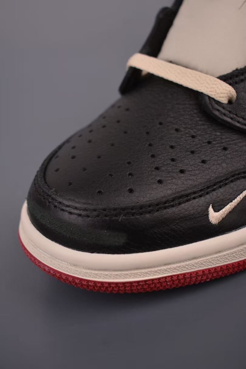 Men Low‑Top Retro Casual Sneakers, Black Leather Upper, Cream‑Yellow Accent, Vintage Cream Midsole Red Outsole Street Shoes