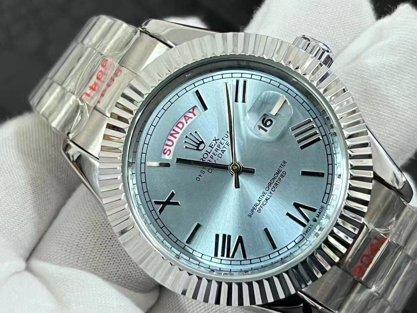 Men Luxury Gold Tone Wrist Watch, Green Dial, Day & Date Display, Fluted Bezel, Metal Bracelet