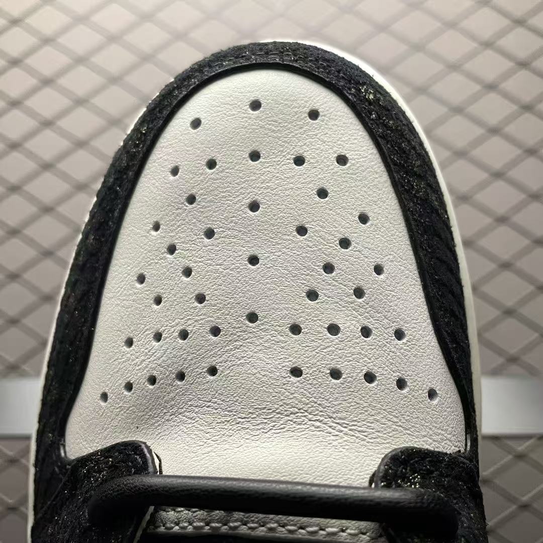 Men High‑Top Art Craft Sneakers, White‑Black Leather Upper, Retro Carved Pattern Ornament, Vintage Cream Midsole Street Basketball Shoes