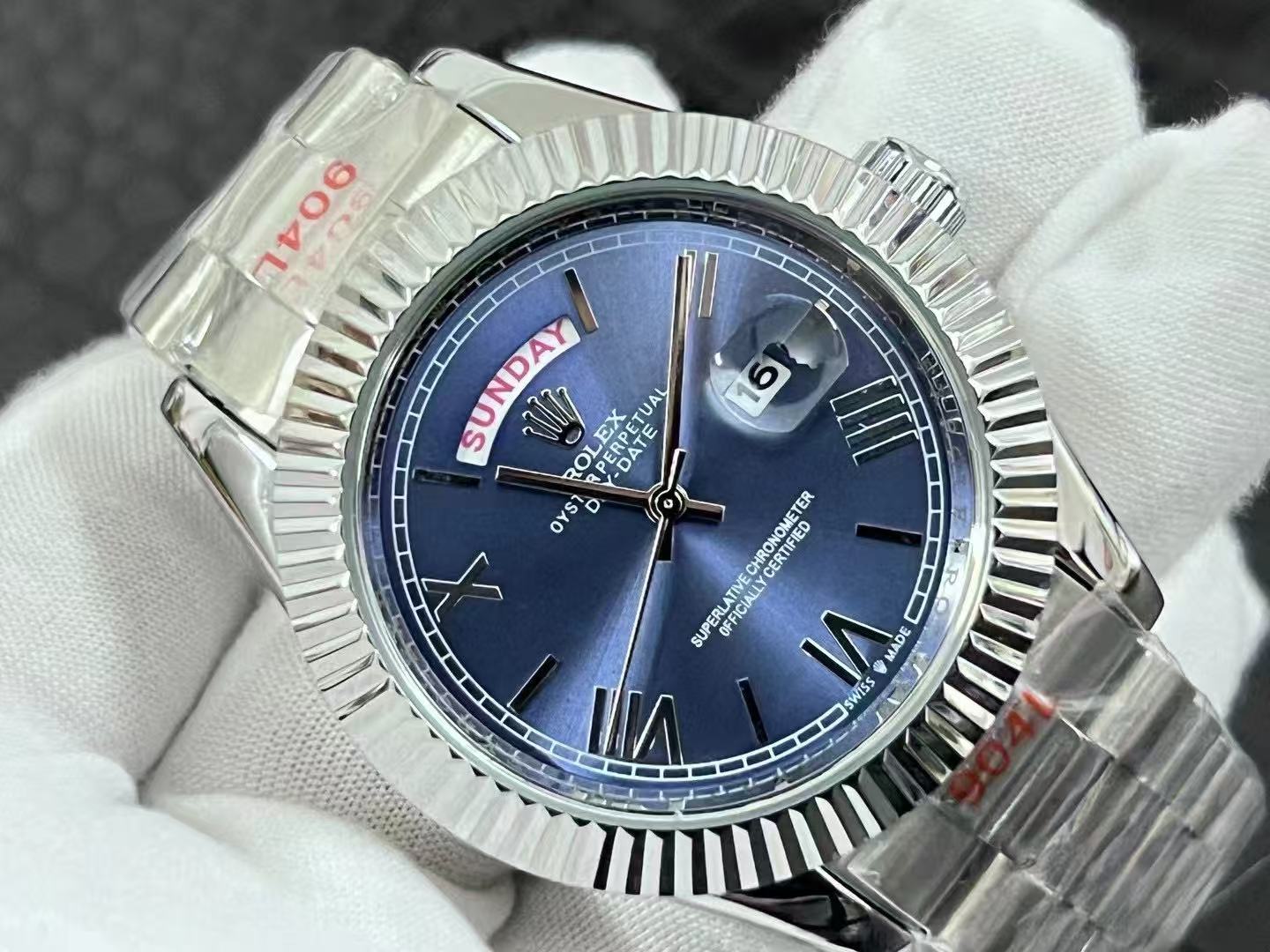 Men Luxury Gold Tone Wrist Watch, Green Dial, Day & Date Display, Fluted Bezel, Metal Bracelet
