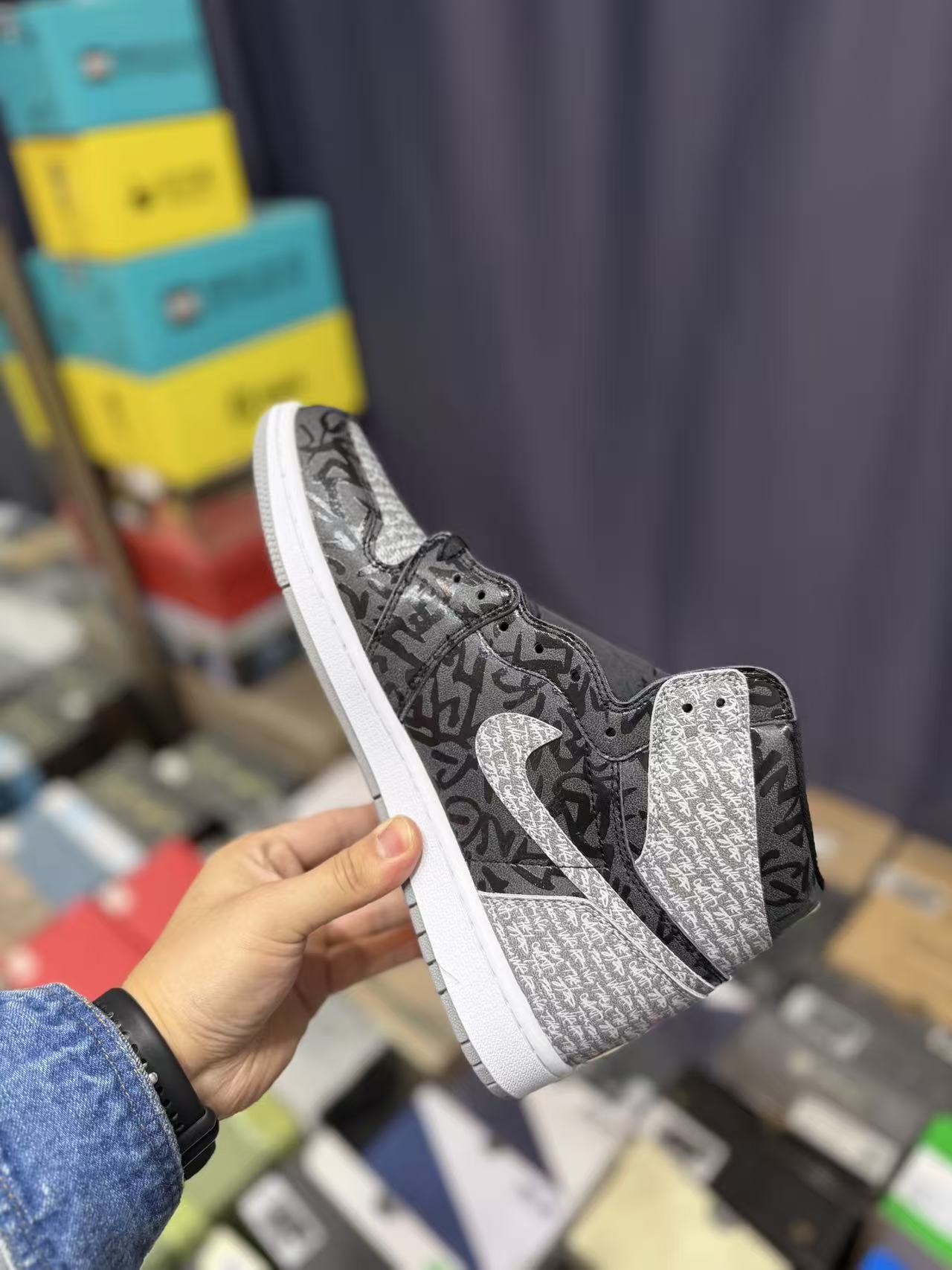 Men High‑Top Graffiti Print Sneakers, Black‑Grey Patterned Leather Upper, White Midsole Street Fashion Basketball Shoes