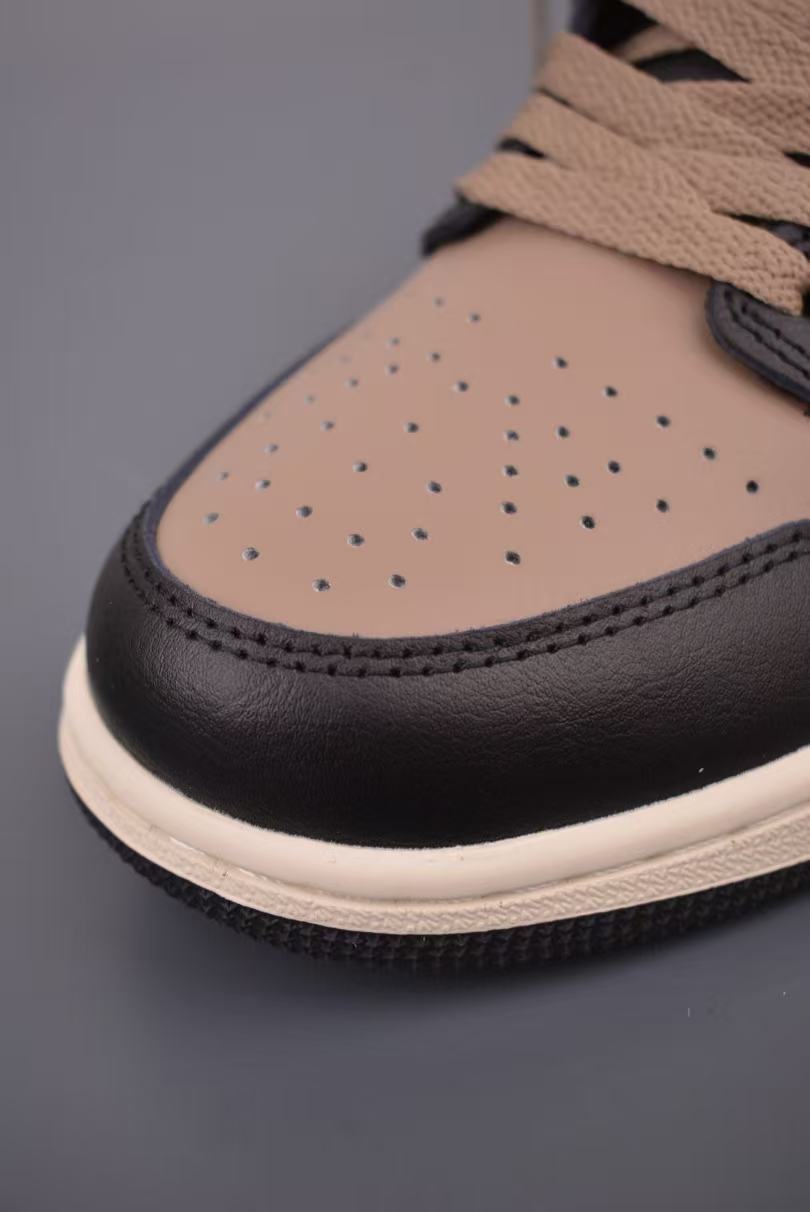 Men Low‑Top Retro Casual Sneakers, Black‑Khaki Leather Upper, Thick Khaki Laces, Vintage Cream Midsole Street Shoes