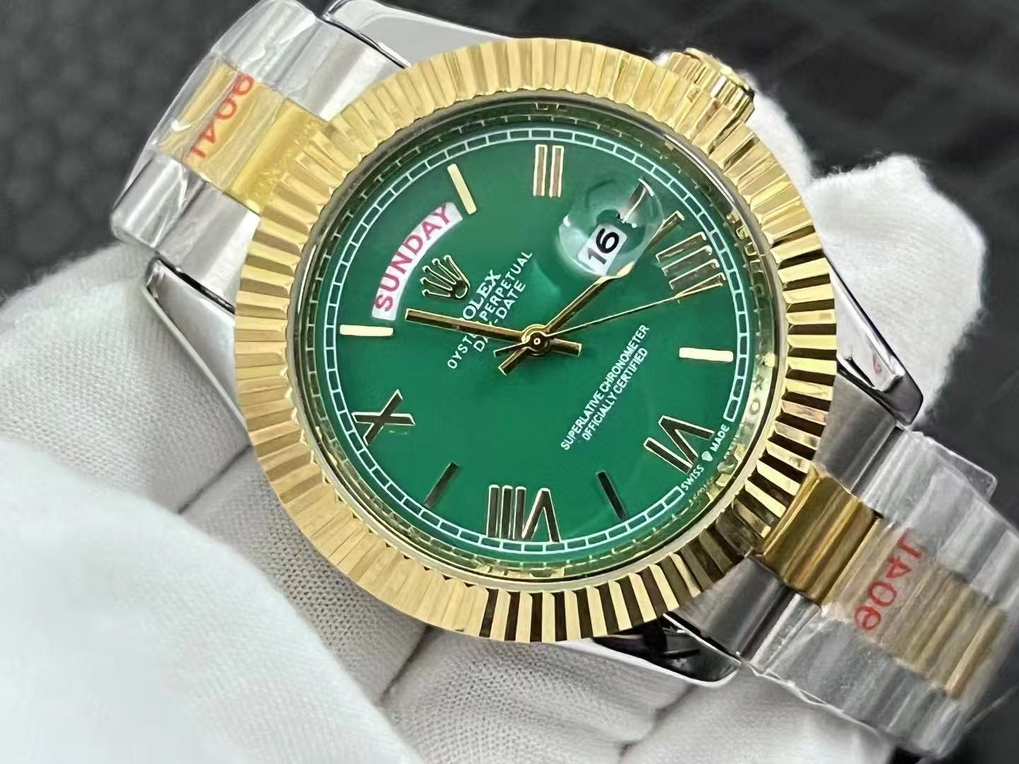 Men Luxury Gold Tone Wrist Watch, Green Dial, Day & Date Display, Fluted Bezel, Metal Bracelet