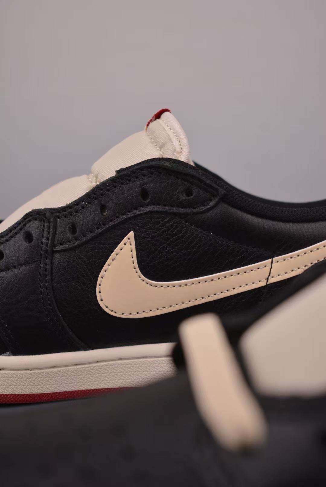 Men Low‑Top Retro Casual Sneakers, Black Leather Upper, Cream‑Yellow Accent, Vintage Cream Midsole Red Outsole Street Shoes