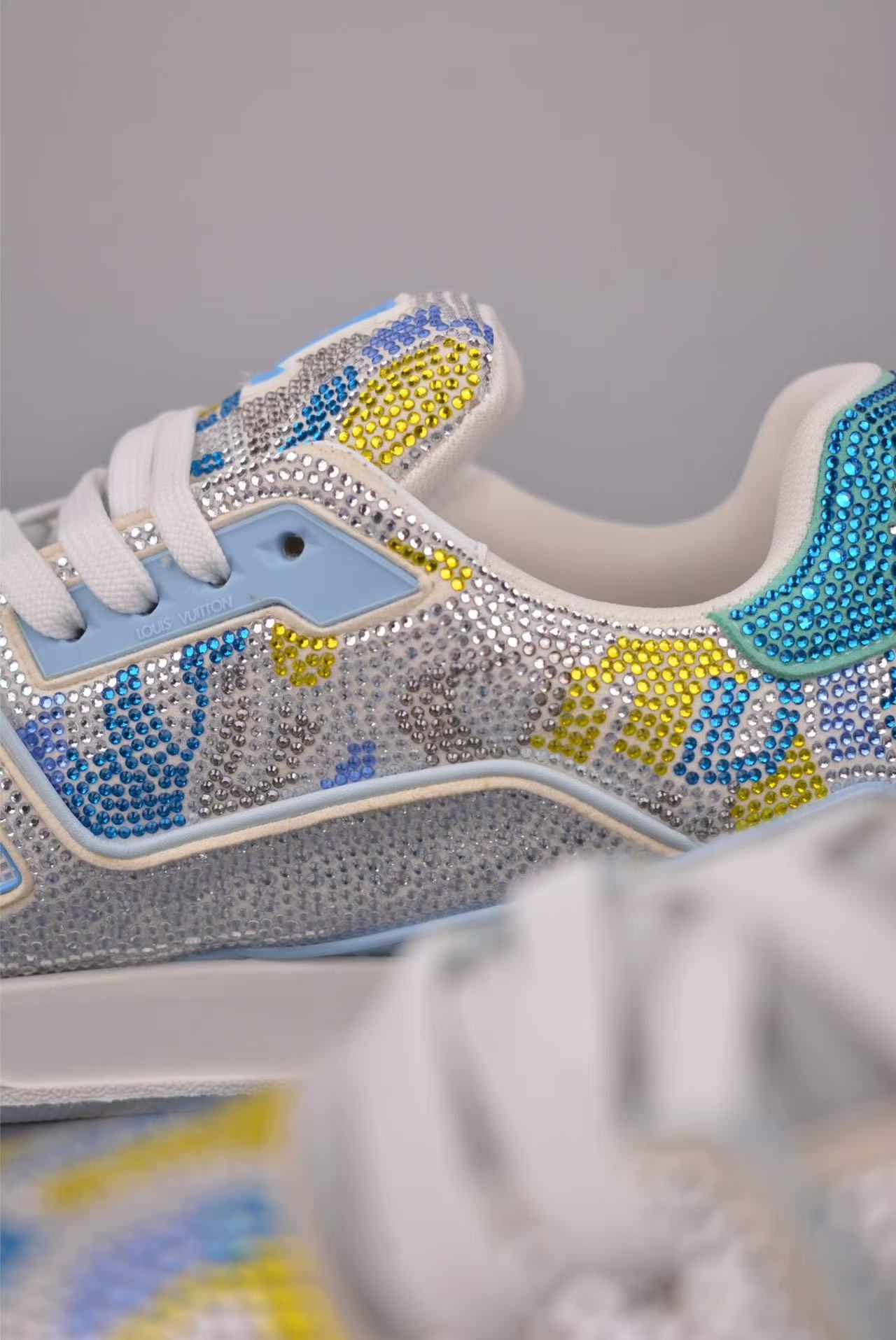 Men Retro Rhinestone‑Encrusted Casual Sneakers, Multicolor Inlay Design, Thick Cushioned Sole, Street Fashion Shoes