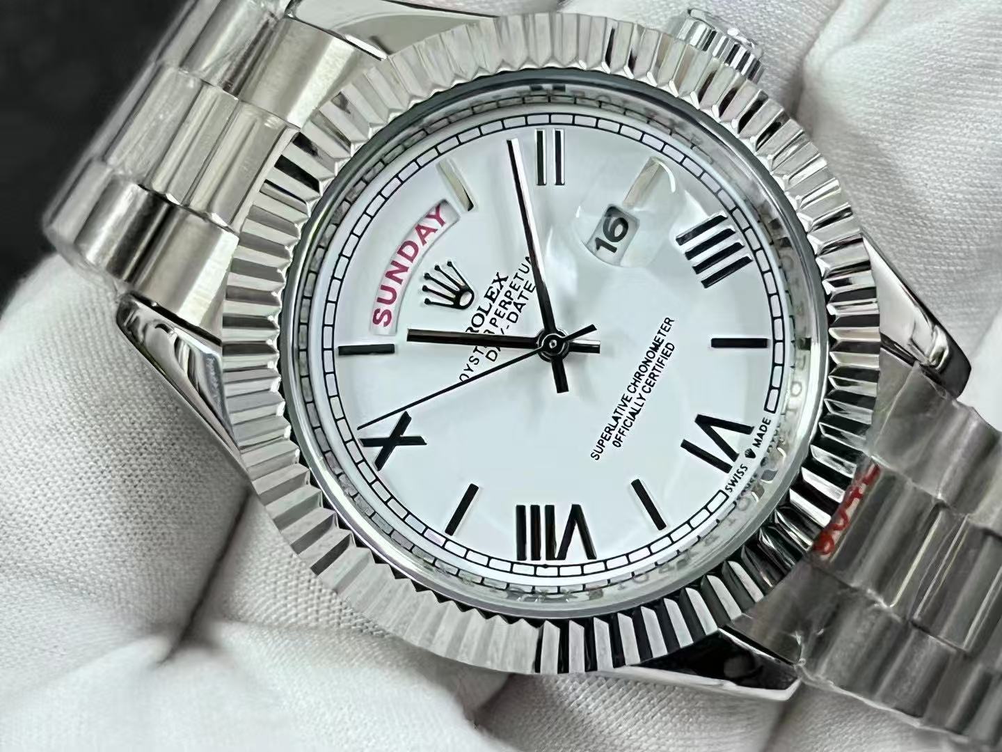 Men Luxury Gold Tone Wrist Watch, Green Dial, Day & Date Display, Fluted Bezel, Metal Bracelet